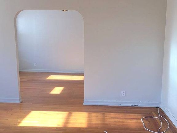 4th image of 3059 36th St #2