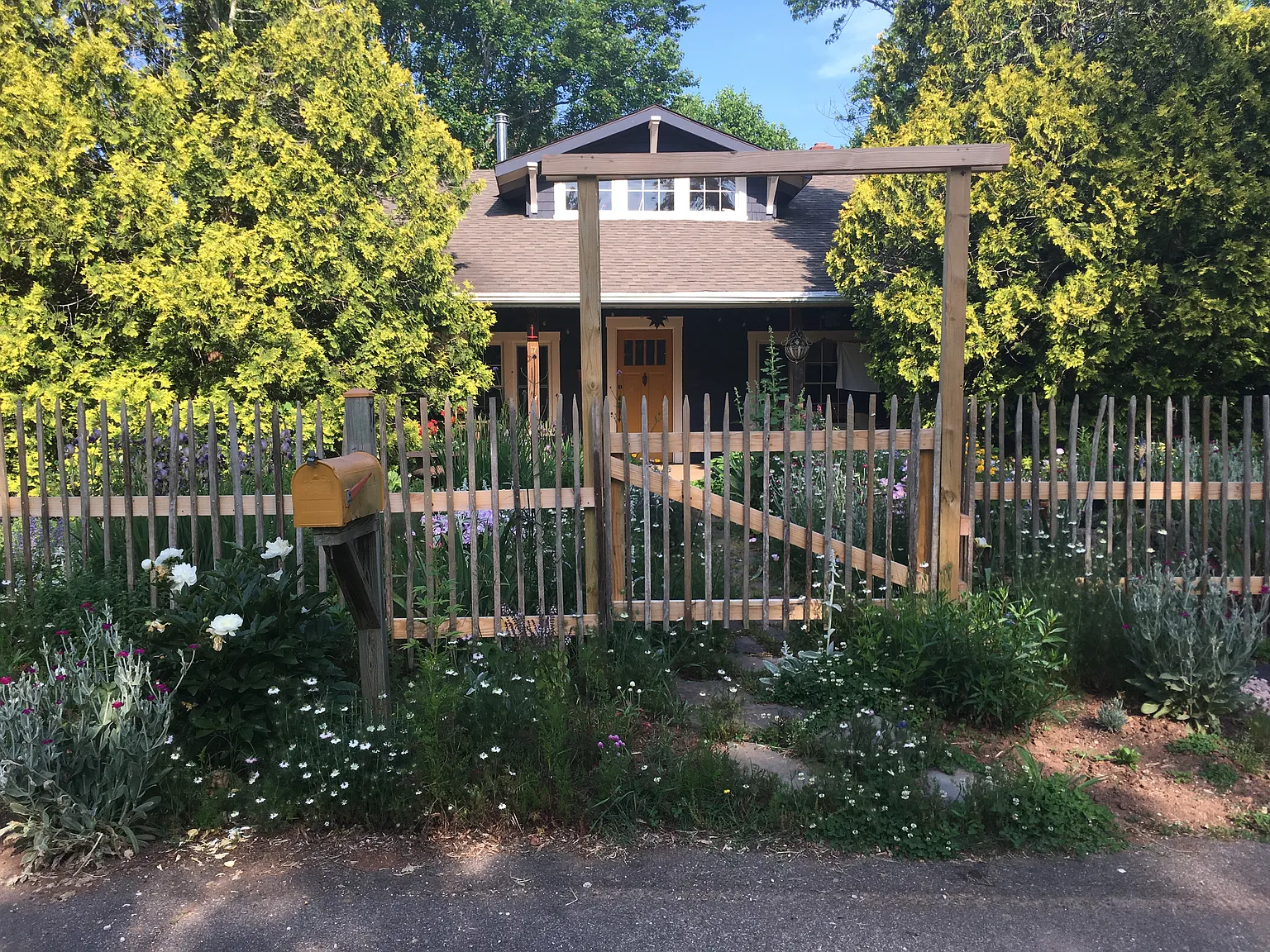 17 Rosecrest Ct — Photo 1
