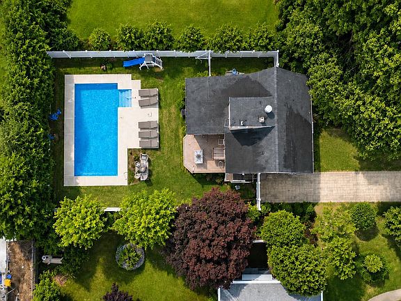 5th image of 409 Wells Avenue