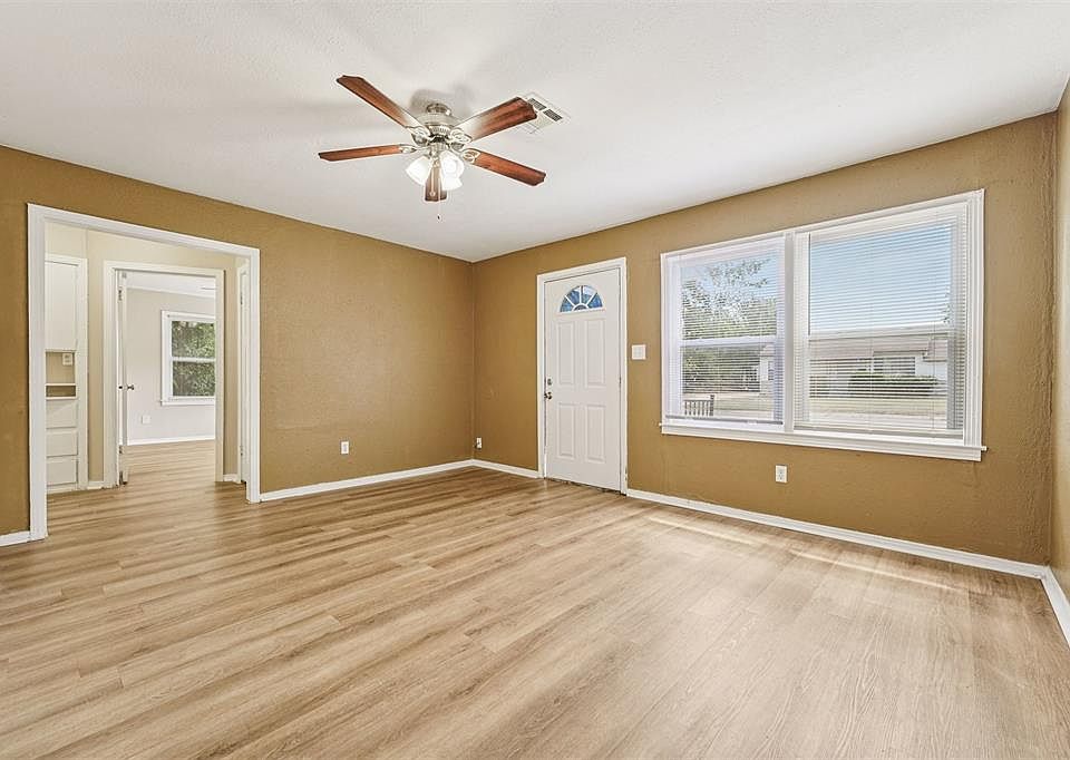 1st image of 4521 SE 27th St