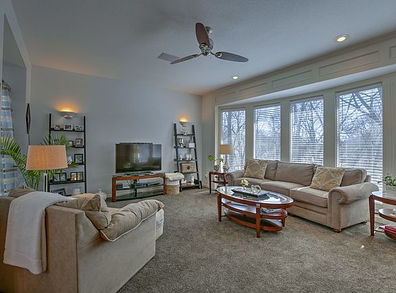 4th image of 824 Scott Dr