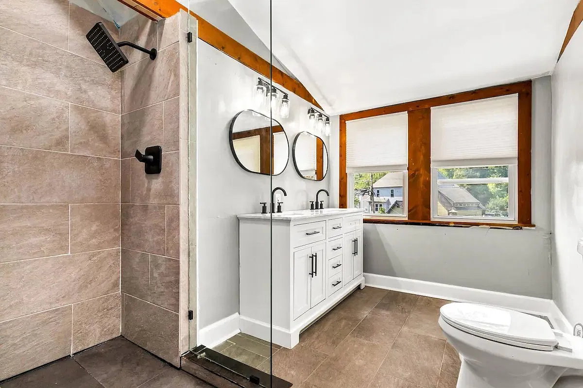 4 bed, 2310 sqft, $3,600 — Photo 3