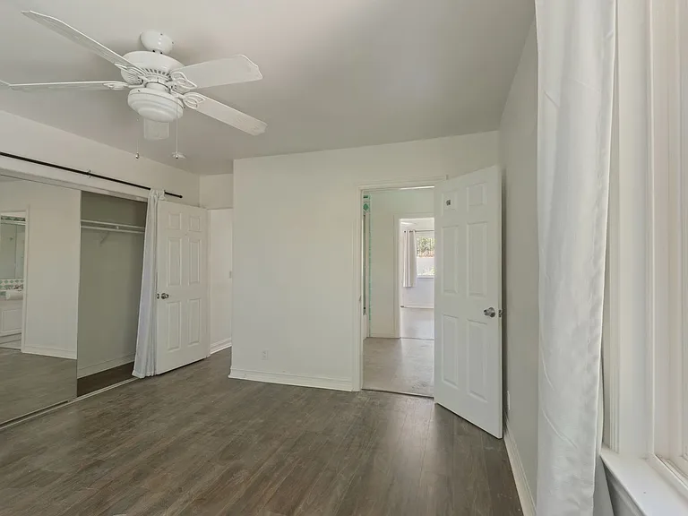 22100 Tiara St — Photo 32