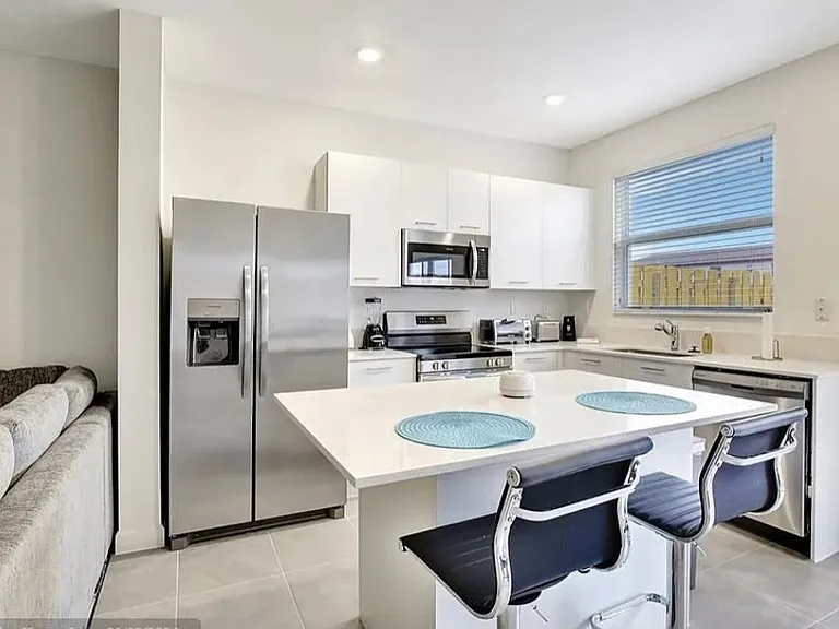 12209 NW 24th Pl — Photo 6