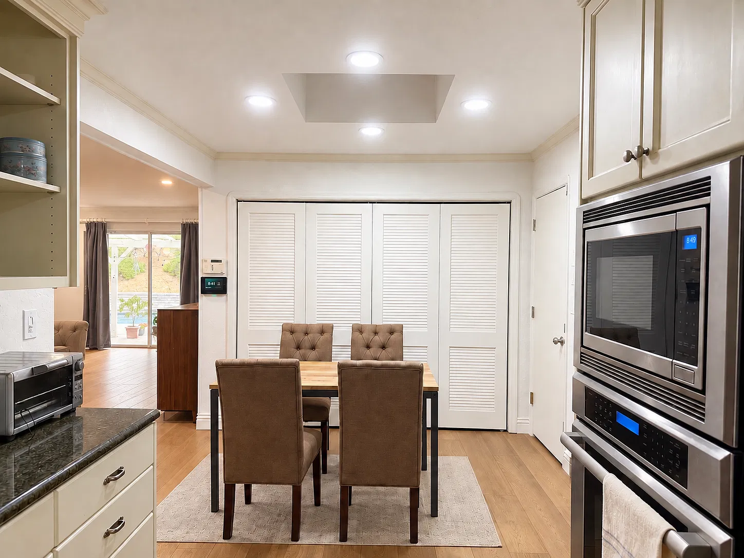 4 bed, 2012 sqft, $8,000 — Photo 3