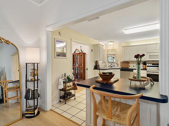 4th image of 310 Linda Ln
