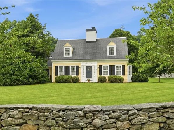142 Ferry Rd, Bristol, RI 02809