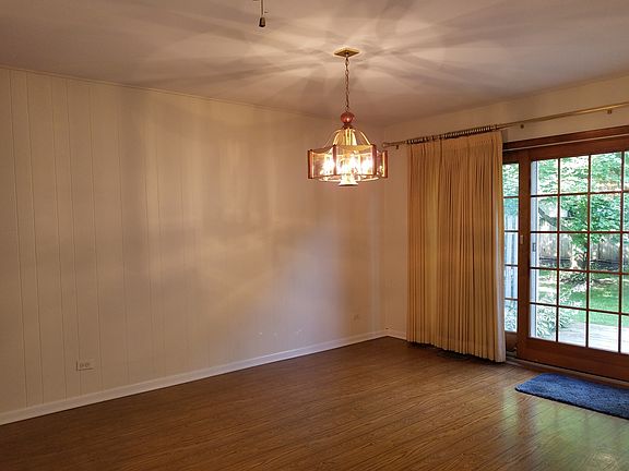 4th image of 825 Country Club Dr APT A
