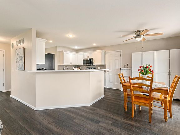 4th image of 1823 NW Prairie Lakes Dr