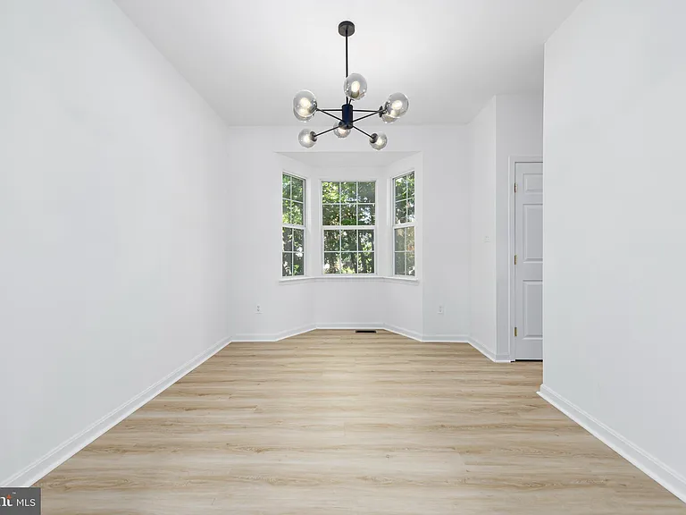 2032 S Langley St — Photo 12