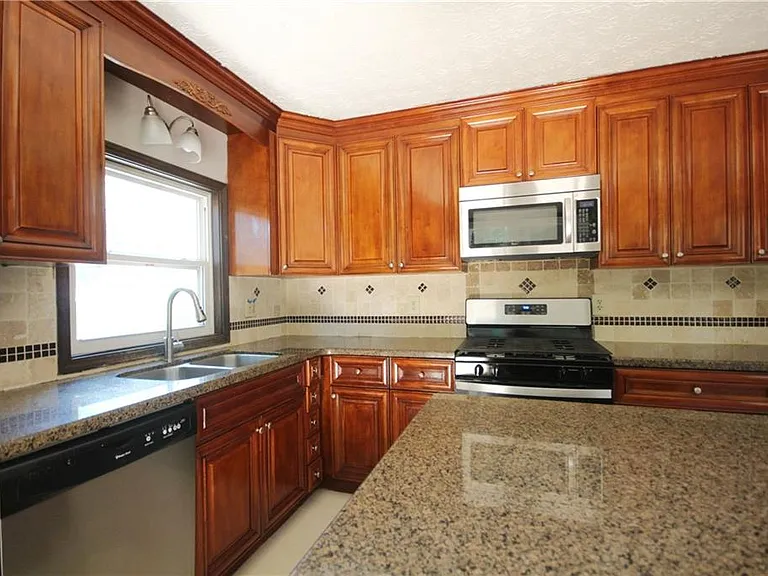 3310 Chastain Xing — Photo 11