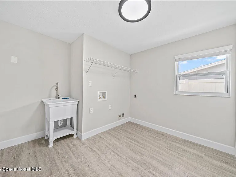 540 Albatross St — Photo 11