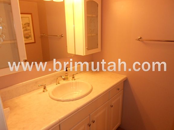 5th image of 875 Donner Way APT 908