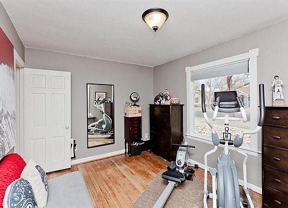 3rd image of 1427 White Ave