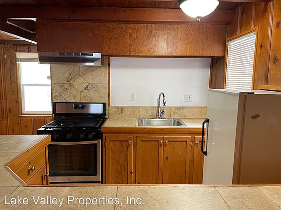 3rd image of 1057 Glen Rd