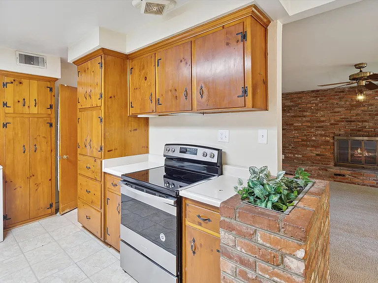 203 Tanglewood Rd — Photo 15