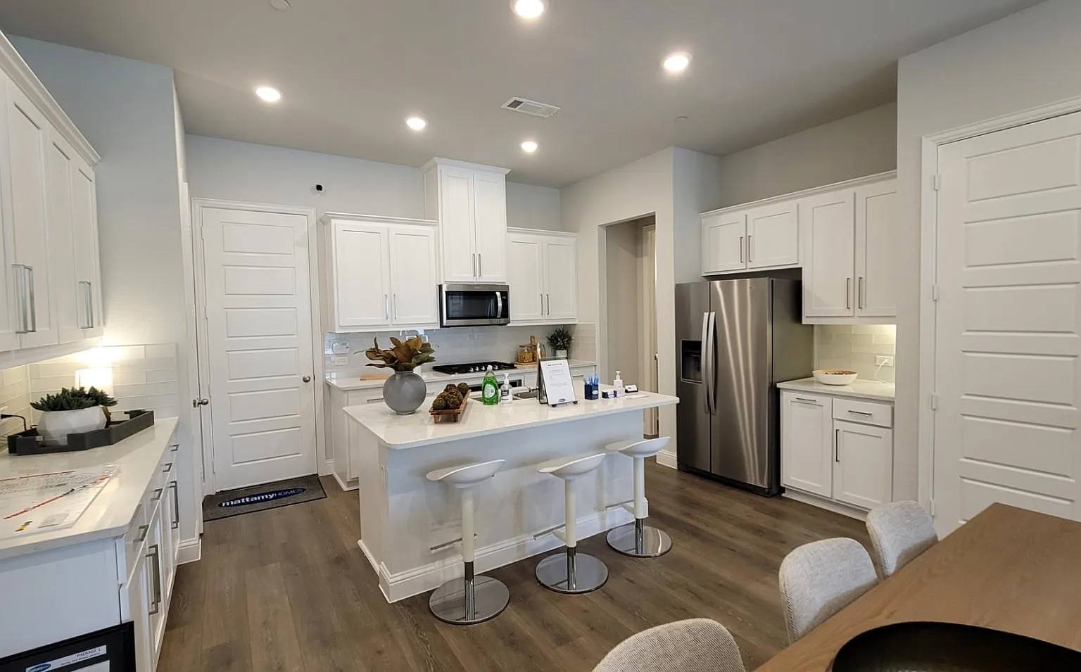 3 bed, 2.5 bath, 1892 sqft, $2,850 — Photo 3