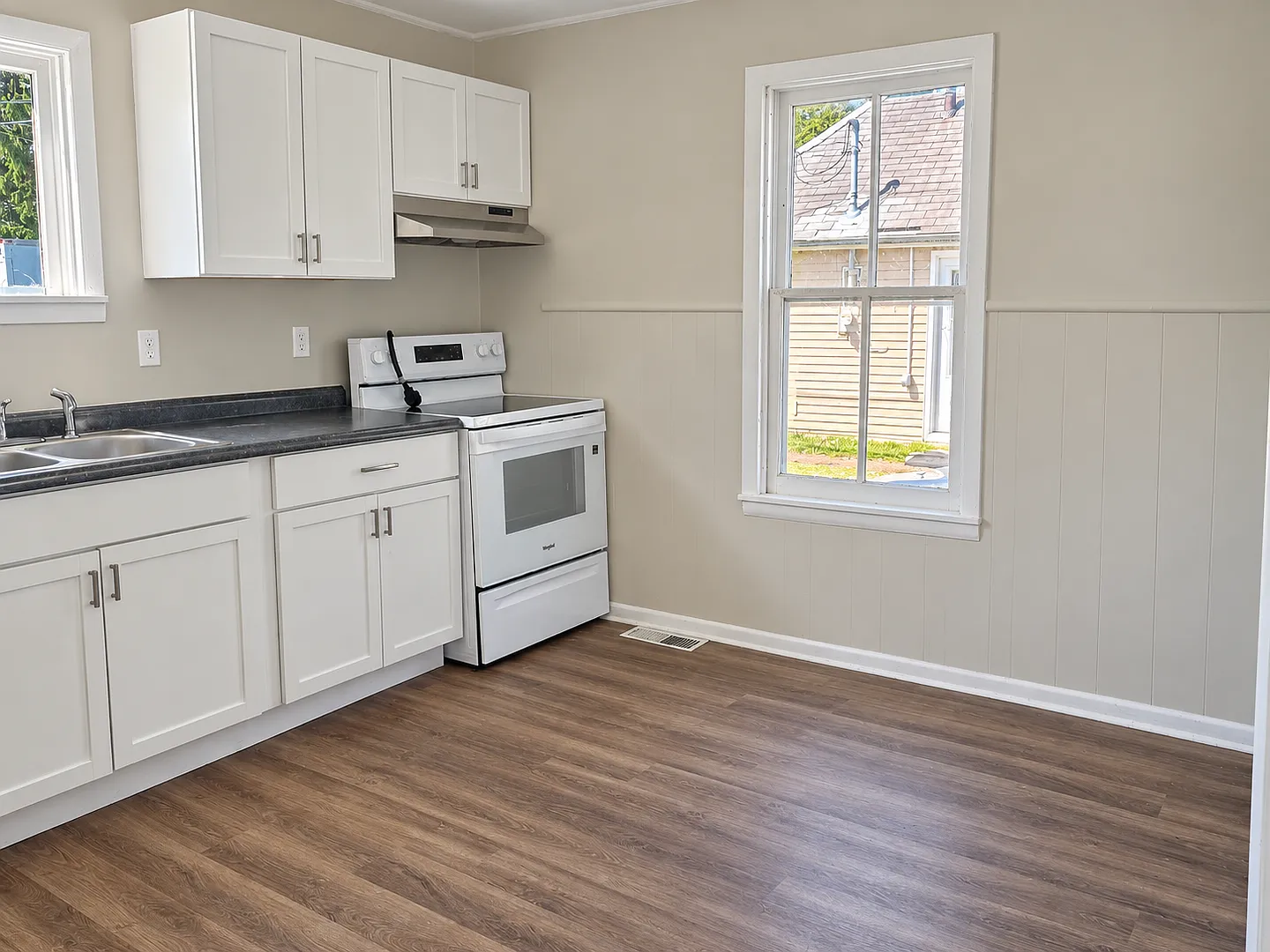 Newly Remodeled 2-Bedroom Single-Family Home Available Immediately! — Photo 2