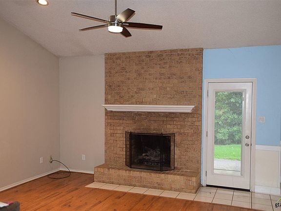 2nd image of 2200 Villa Dr