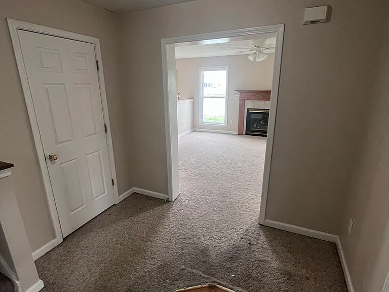 510 Fairington Ave — Photo 2