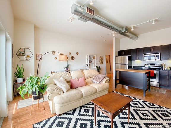 5th image of 1401 S Flores St #408