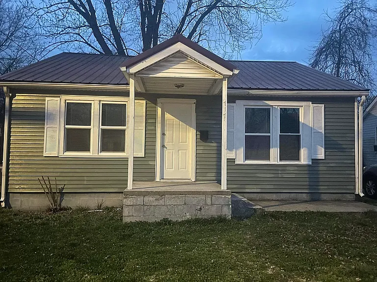 717 Riverview Dr — Photo 1