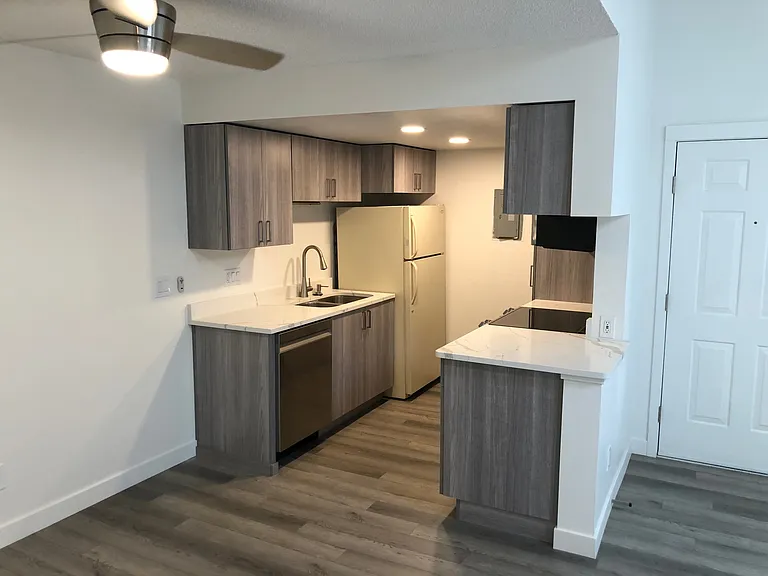 8225 Fairmount Dr #10-204 — Photo 12