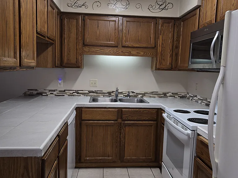 Ranchview Ln N — Photo 9