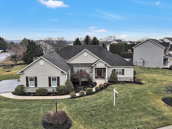 2nd image of 800 Victoria Ln #L-0001