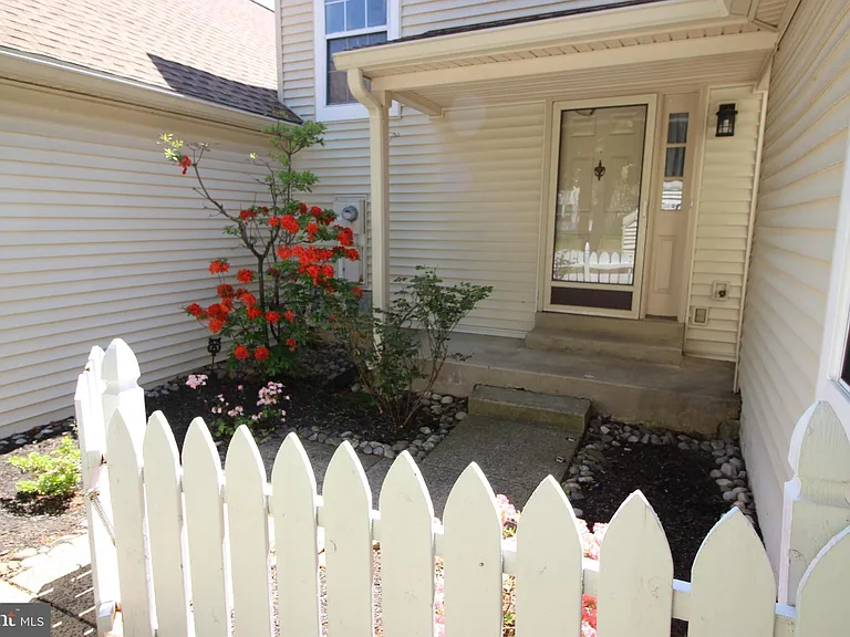 1632 McNelis Dr — Photo 3