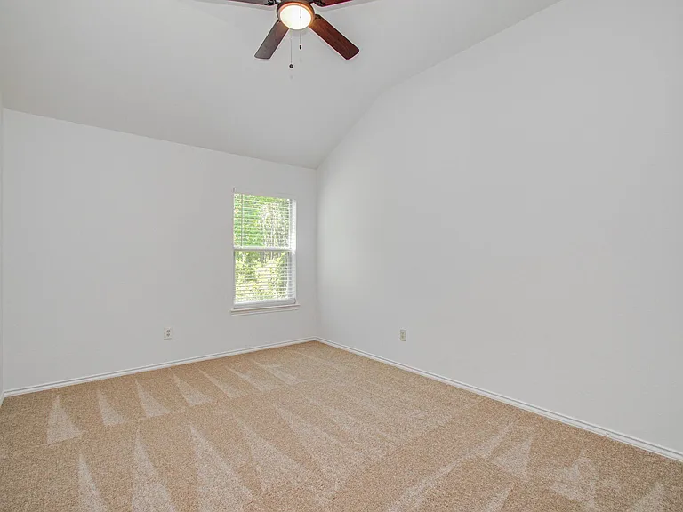 743 Hallsleigh Ln — Photo 33