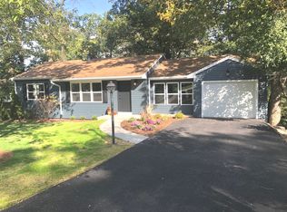 27W456 Oak Ct, Winfield, IL 60190