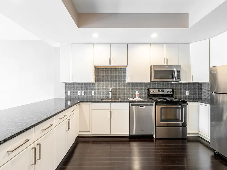 Front Street Lofts — Photo 1