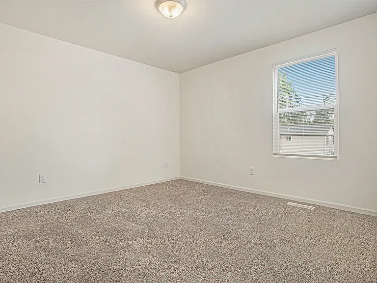 2621 Redwood Ave — Photo 15