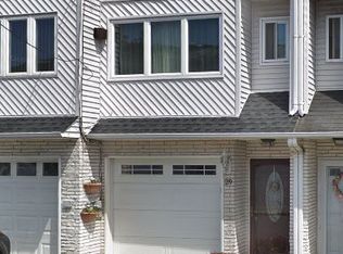 29 Michelle Ln, Staten Island, NY 10306