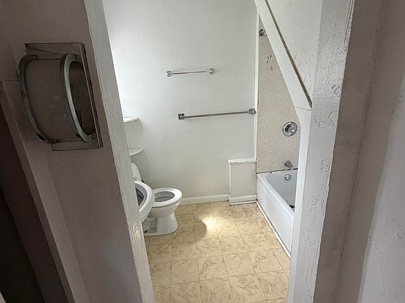 5th image of 2355 H Rd