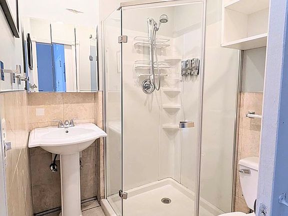 3rd image of 212 W 71st St APT 3B