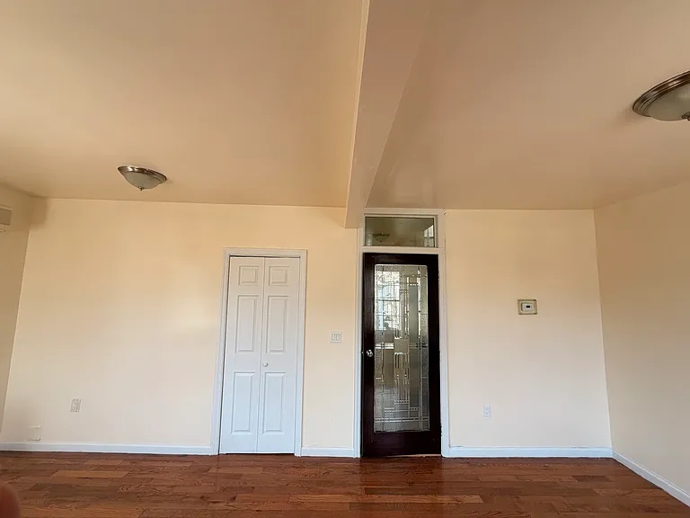 310 S 7th Ave — Photo 8