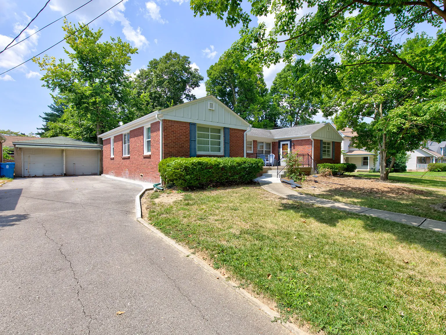 4610 Rookwood Ave — Photo 2