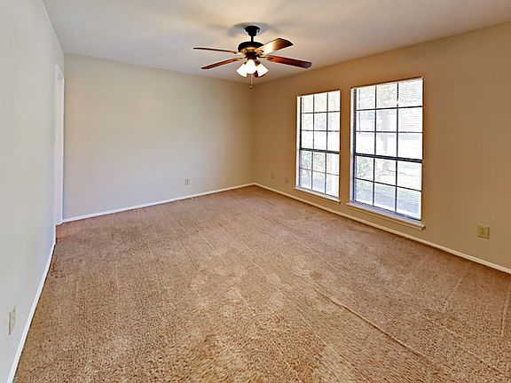 5th image of 1114 Greenbriar Ln