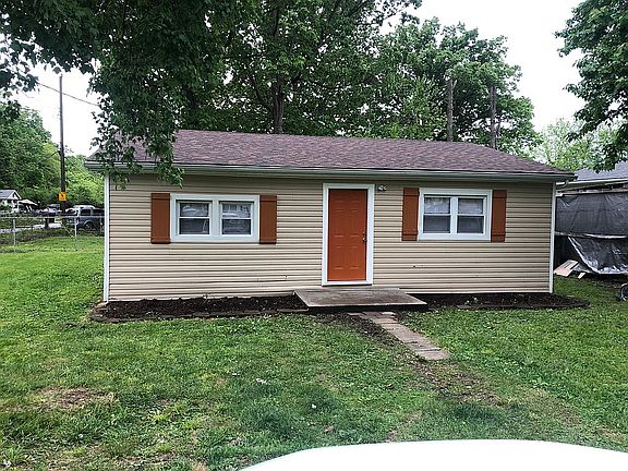 2nd image of 2420 Woodland Ct