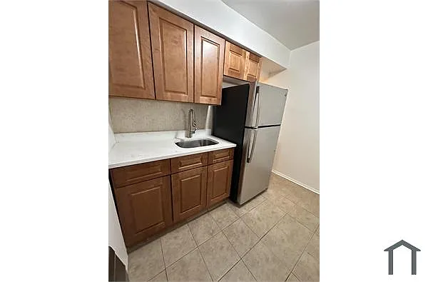 Building Photo - 2640 Marion Ave #3