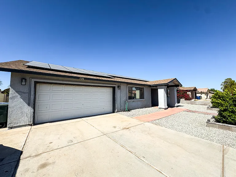 7176 E 26th Pl — Photo 3