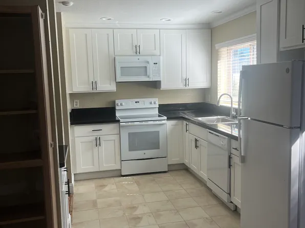 850 Bellomy St APT 8, Santa Clara, CA 95050