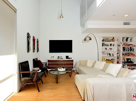 4th image of 1140 N Formosa Ave APT 7