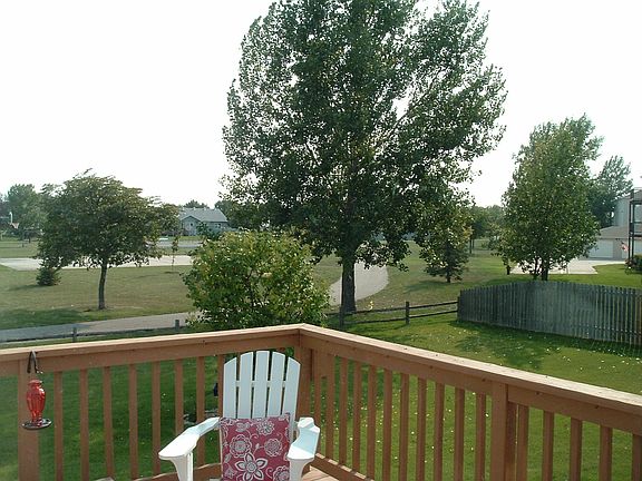 Backs to park/walking path