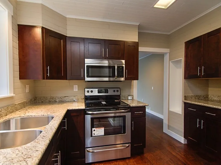 Granite countertops, Stainless Steel appiances. Kitchen fully stocked with dishes, pots and pans, baking pans and even a KitchenAid stand mixer for those bakers! Electric barbeque in the back with deck. 
Easy move in and move out!!