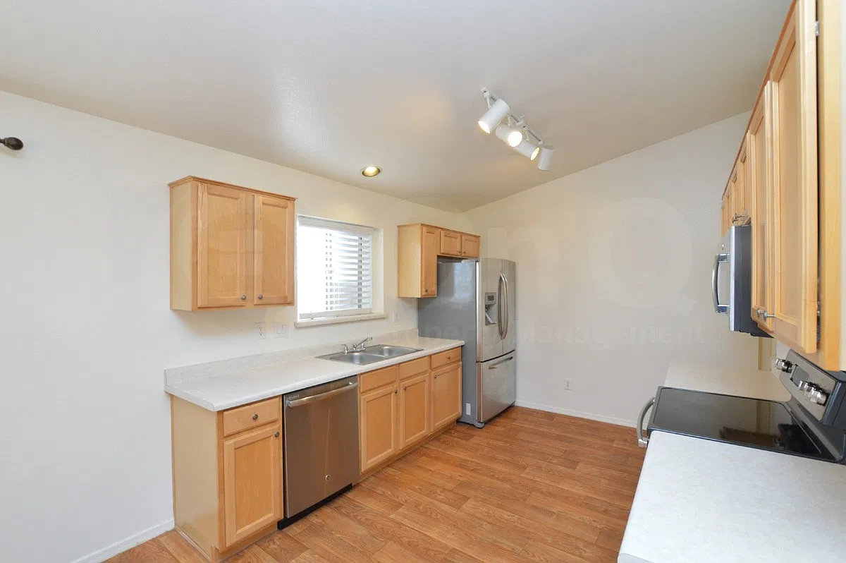 3 bed, 2.0 bath, 1540 sqft, $2,099 — Photo 3