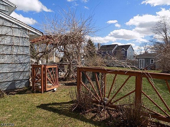 3rd image of 9 Baxter Pl