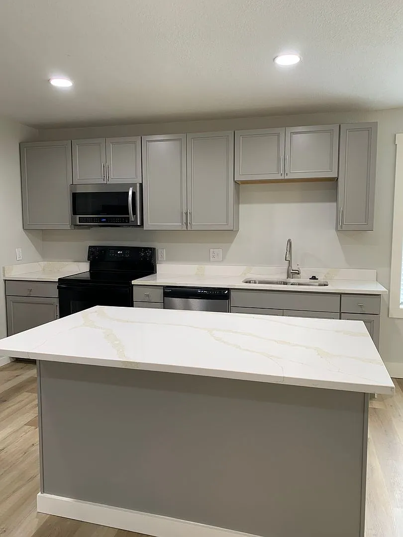 Beautiful 4bed/2bath house located close to shopping and I-555! — Photo 3